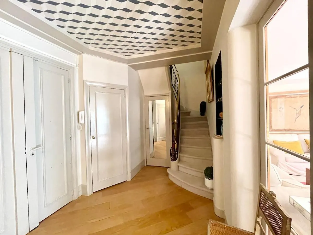 Appartement Magnifique Duplex 11E Arrondissement à Paris 0*,  France